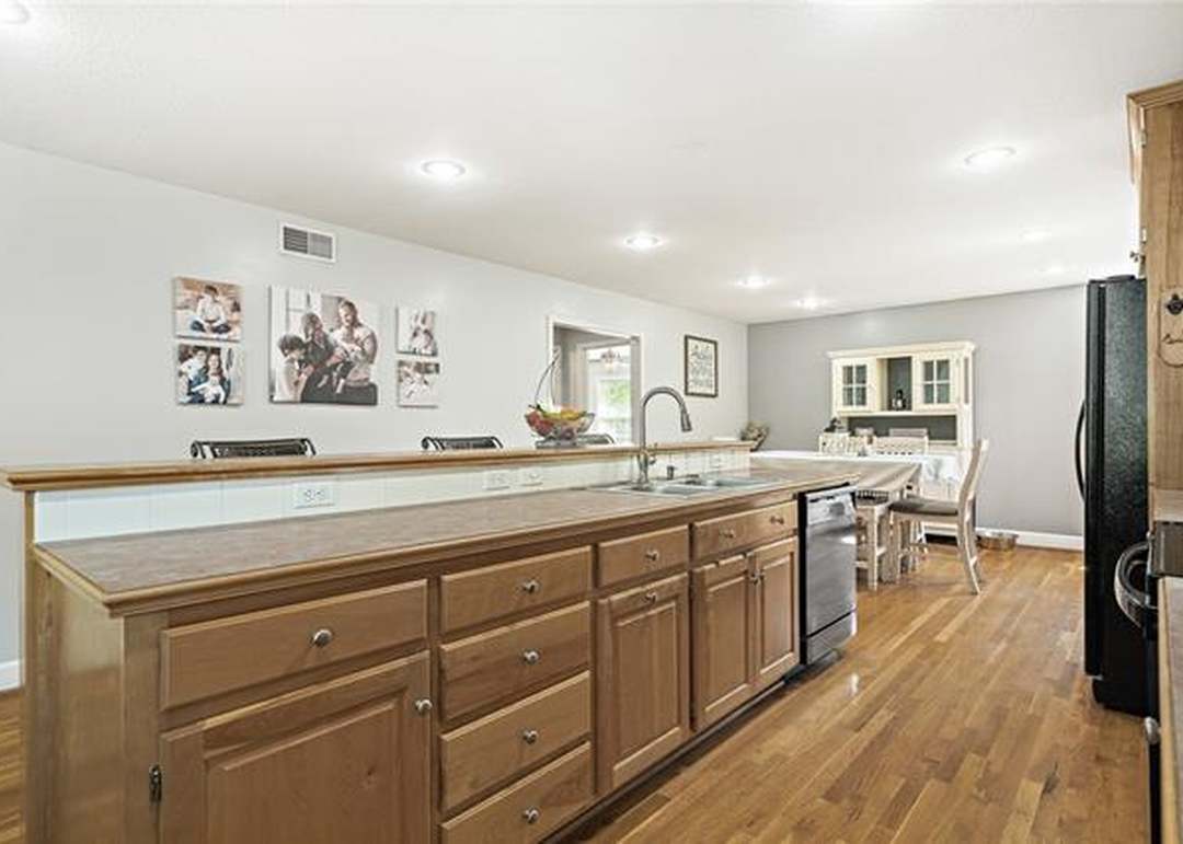 9203 Grand Avenue — photo 18