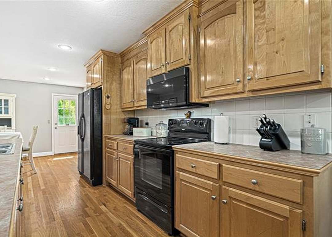 9203 Grand Avenue — photo 19