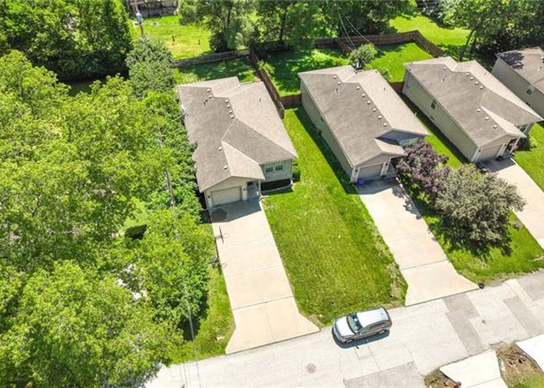 9203 Grand Avenue — photo 41