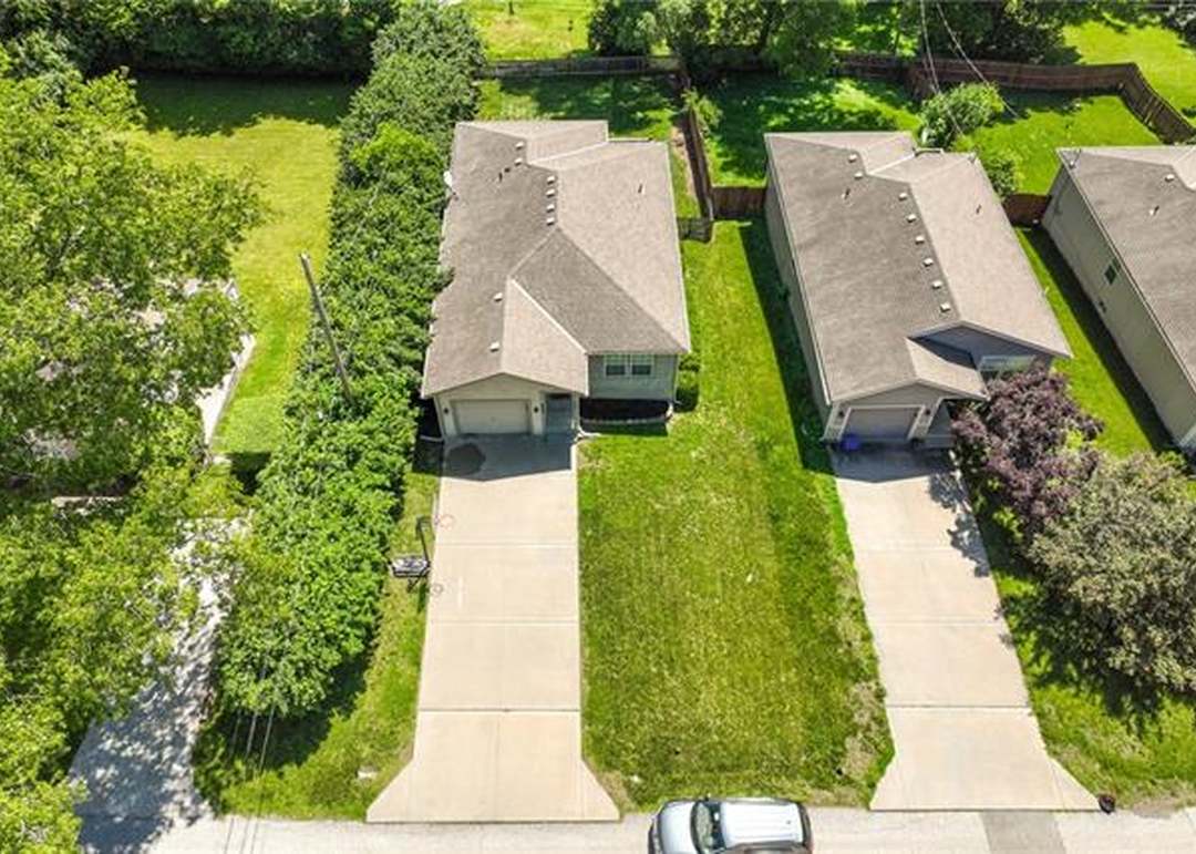 9203 Grand Avenue — photo 42