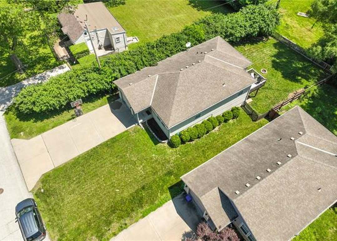 9203 Grand Avenue — photo 43