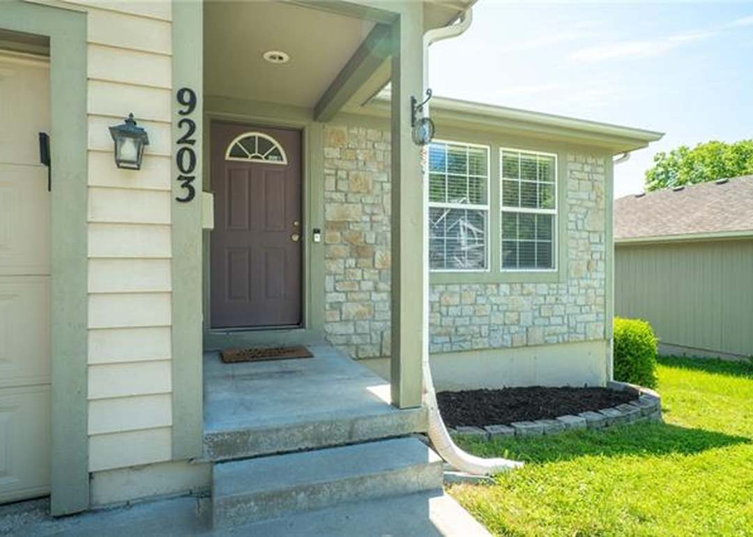 9203 Grand Avenue — photo 45