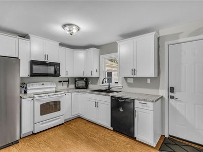 9206 Vaughn Avenue — photo 6