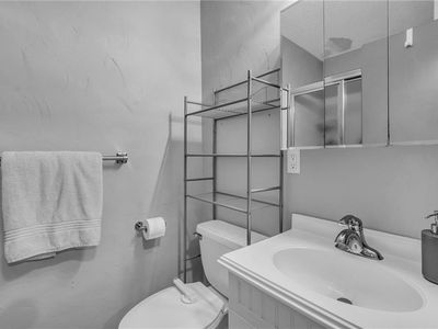 9206 Vaughn Avenue — photo 15