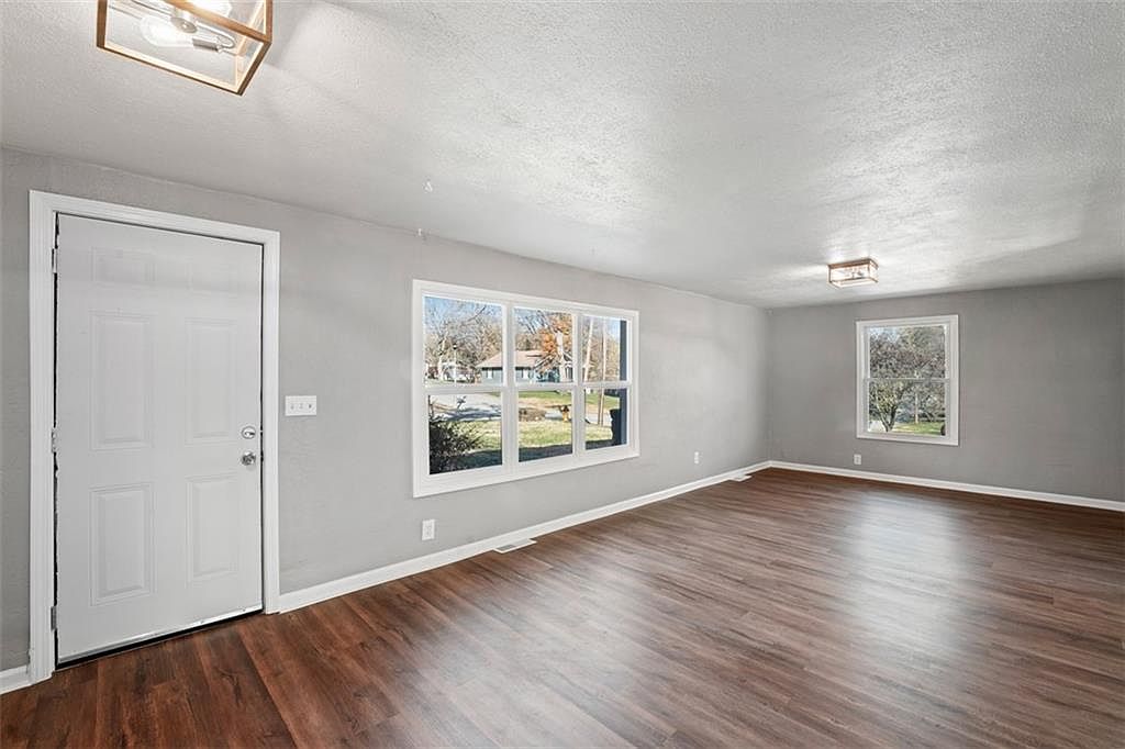 9301 W 49th Terrace — photo 11