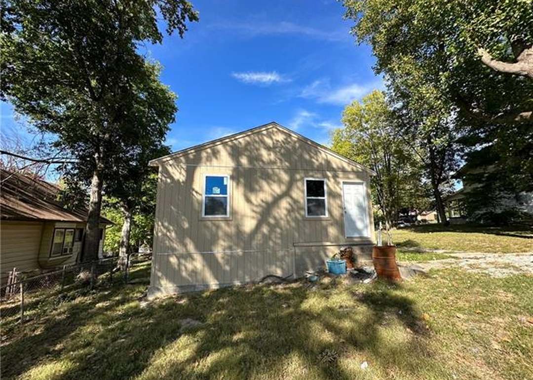 9325 E 16th Street — photo 9
