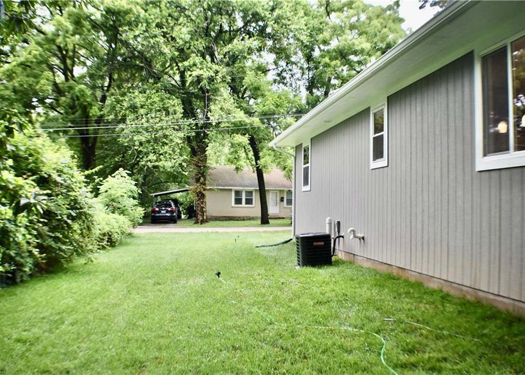 9401 Walnut Street — photo 23