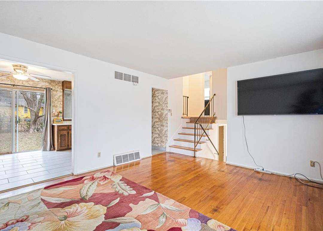 9403 Oakland Avenue — photo 12