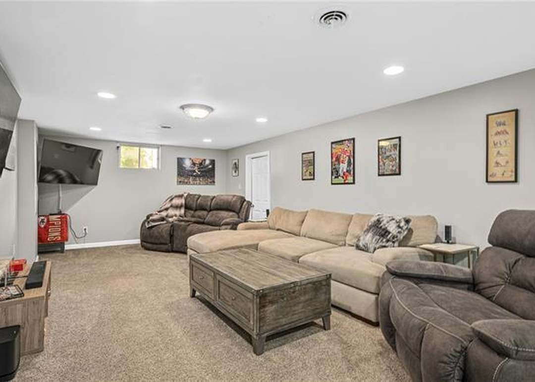 9405 Alden Street — photo 40