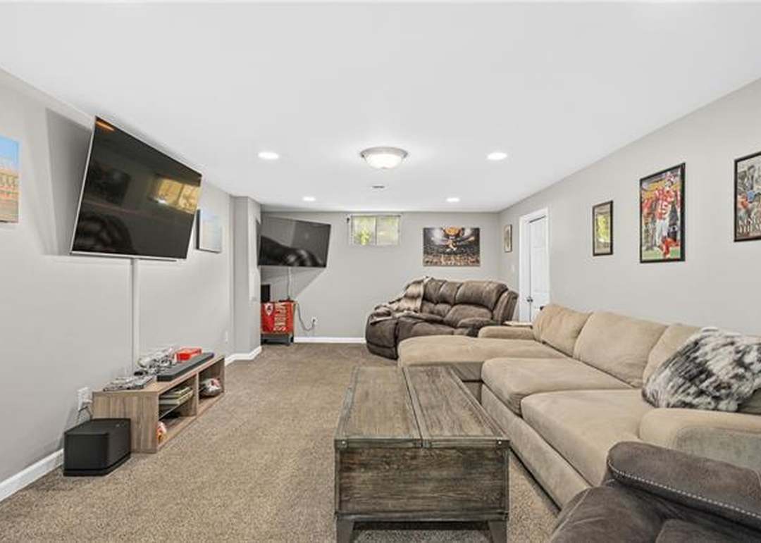 9405 Alden Street — photo 41