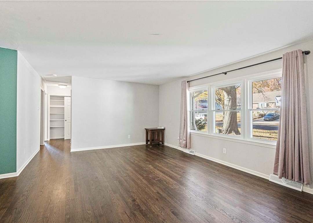 9427 Hayes Drive — photo 6