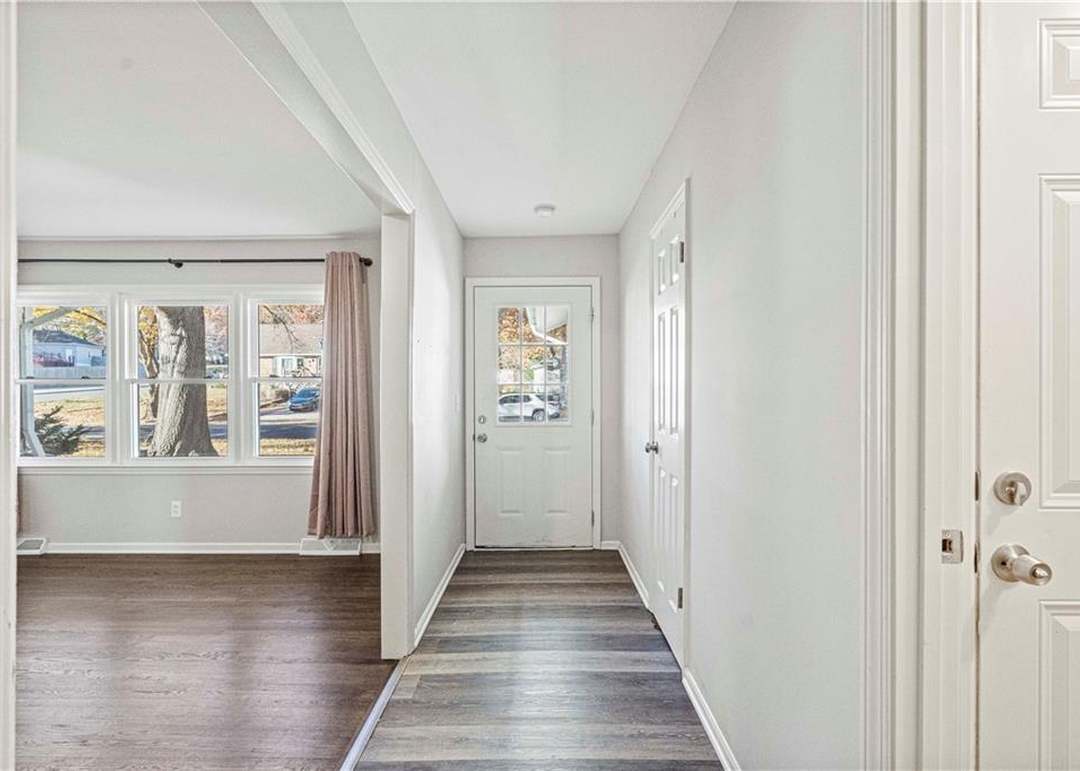 9427 Hayes Drive — photo 10