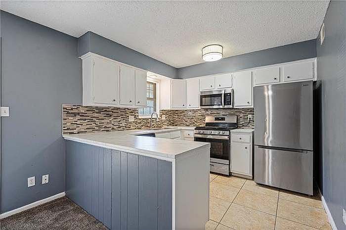 9429 W Longview Parkway — photo 2