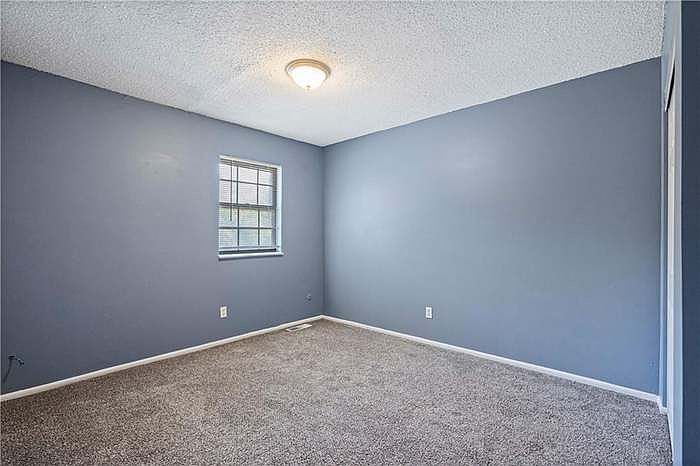 9429 W Longview Parkway — photo 11