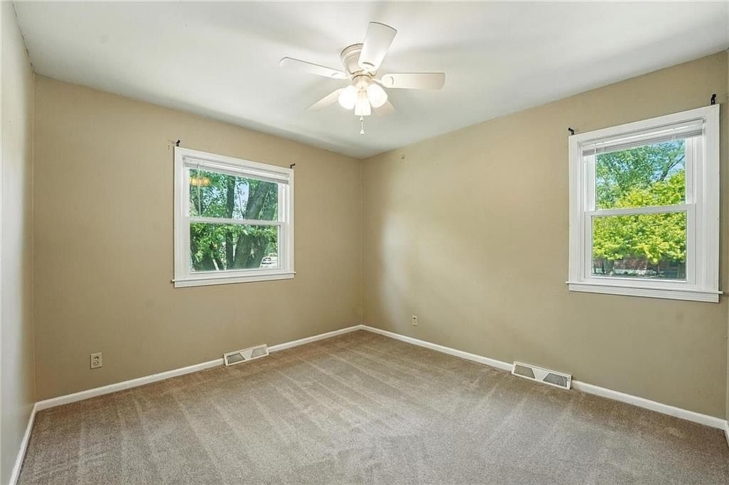 9501 Lamar Avenue — photo 17