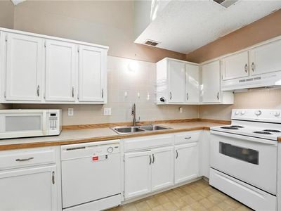 9527 W 77th Terrace — photo 11