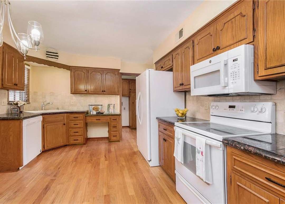 9608 W 96th Street — photo 16