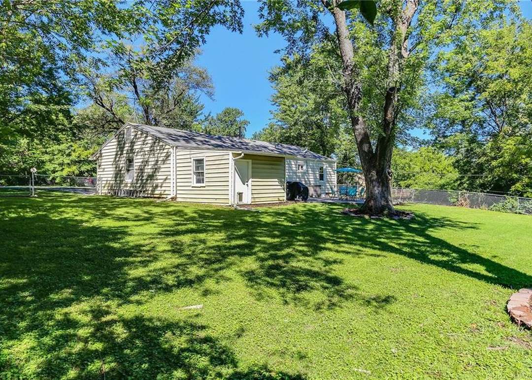9609 Walnut Street — photo 9