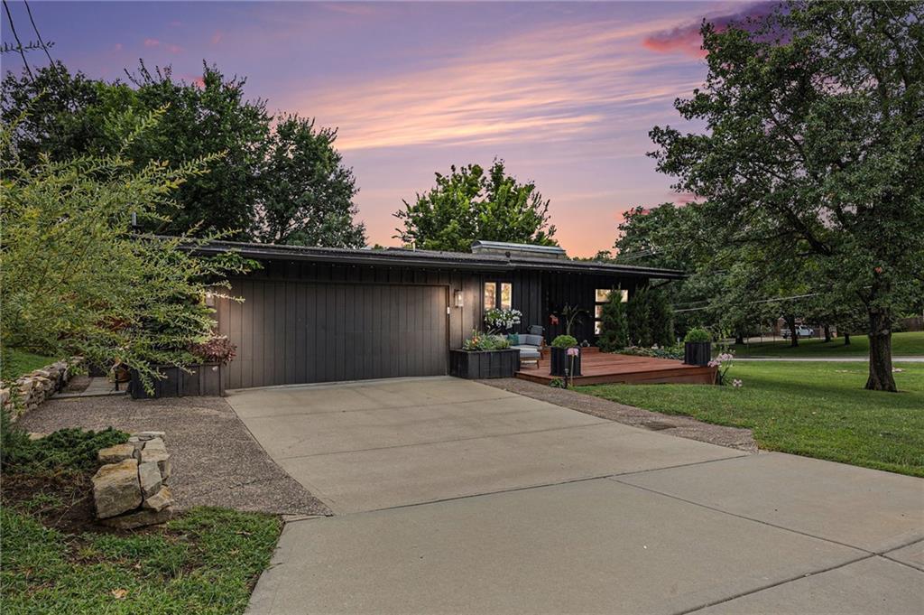9619 W 57th Place, Merriam, KS