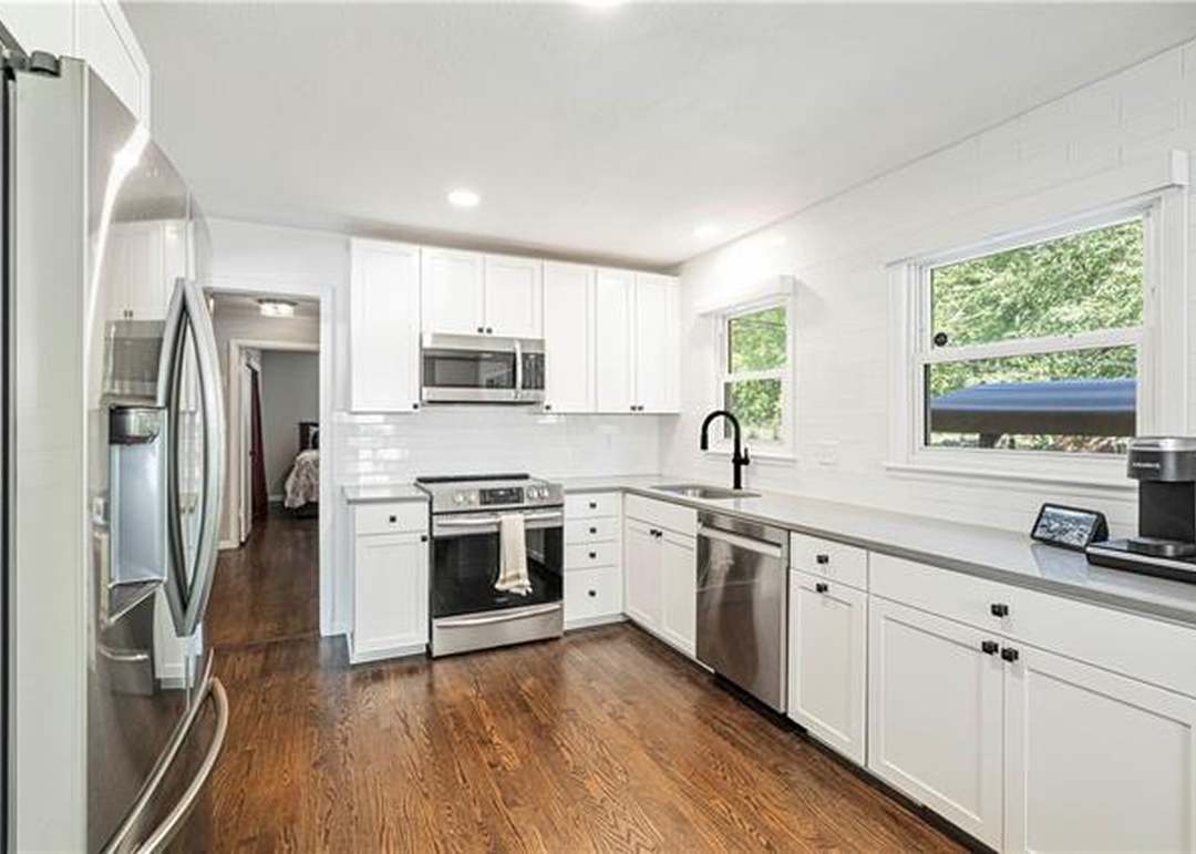 9621 England Street — photo 9