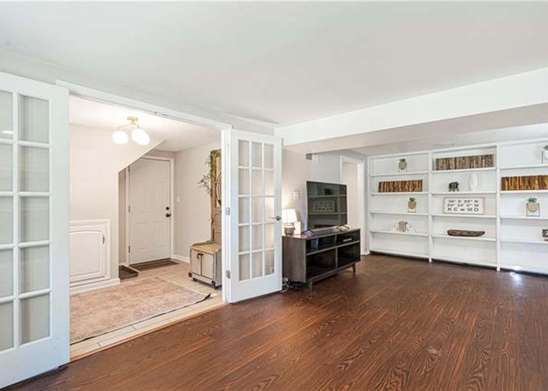 9621 England Street — photo 25