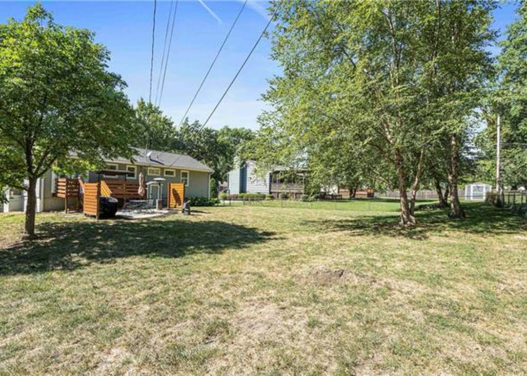9621 England Street — photo 31