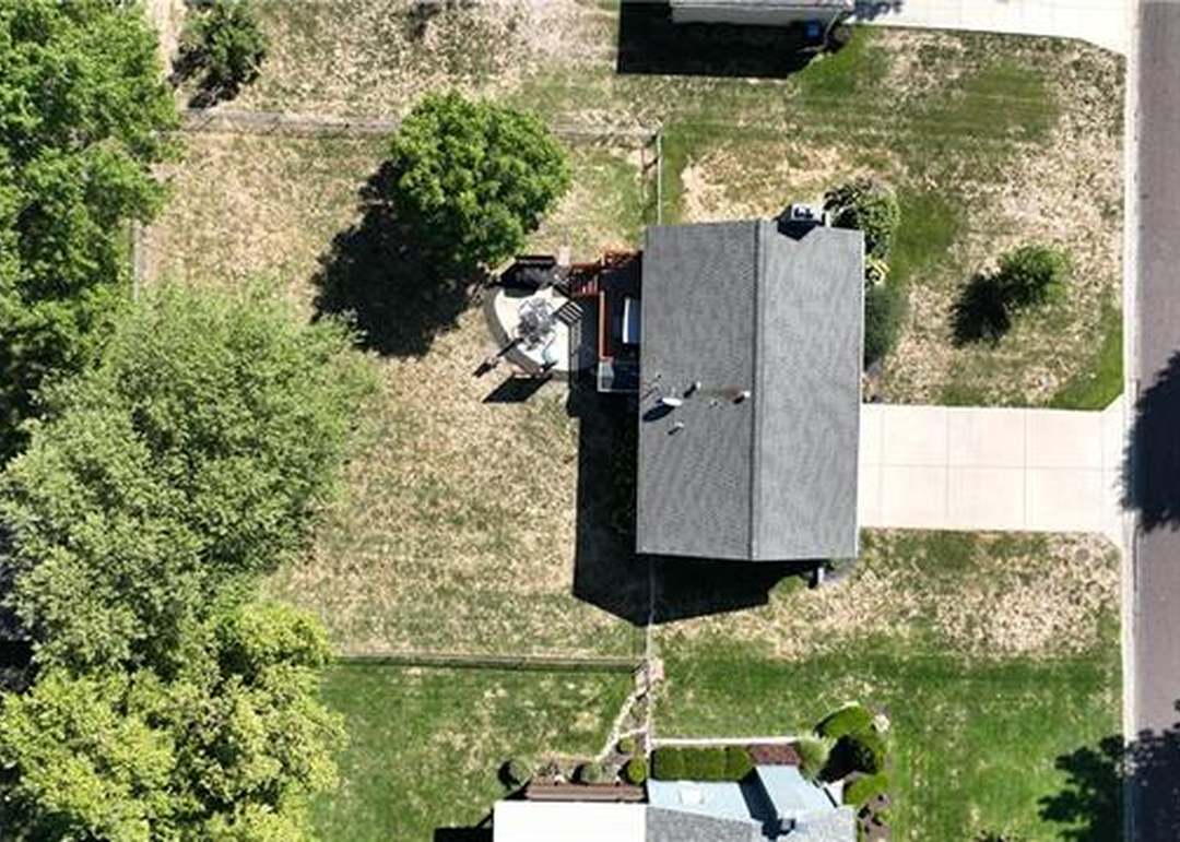 9621 England Street — photo 36