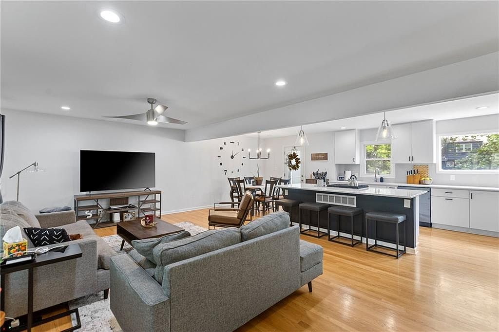 9947 Bluejacket Drive — photo 1