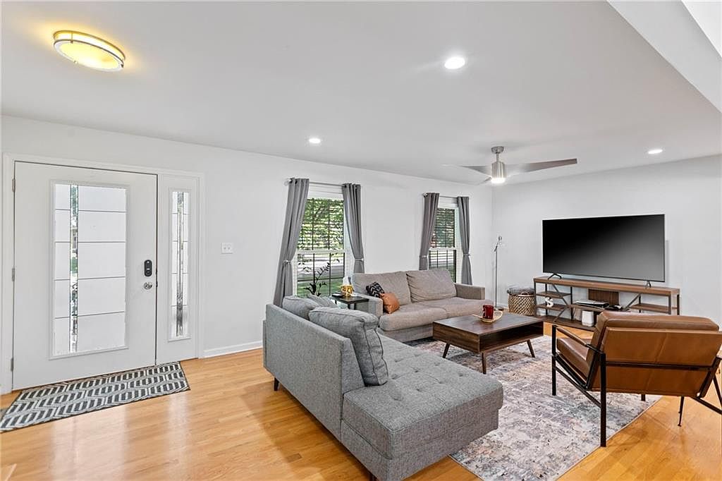 9947 Bluejacket Drive — photo 3
