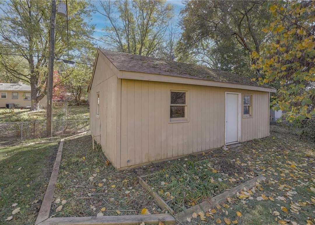 619 NW Fair Lane — photo 6