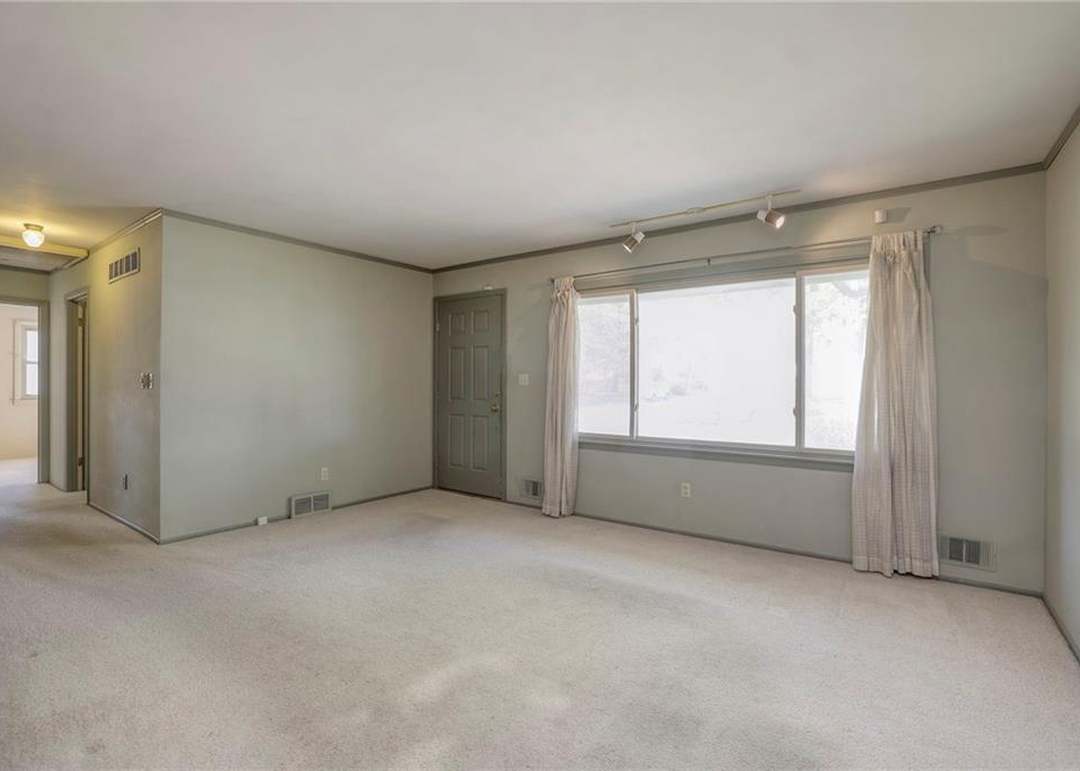 619 NW Fair Lane — photo 18