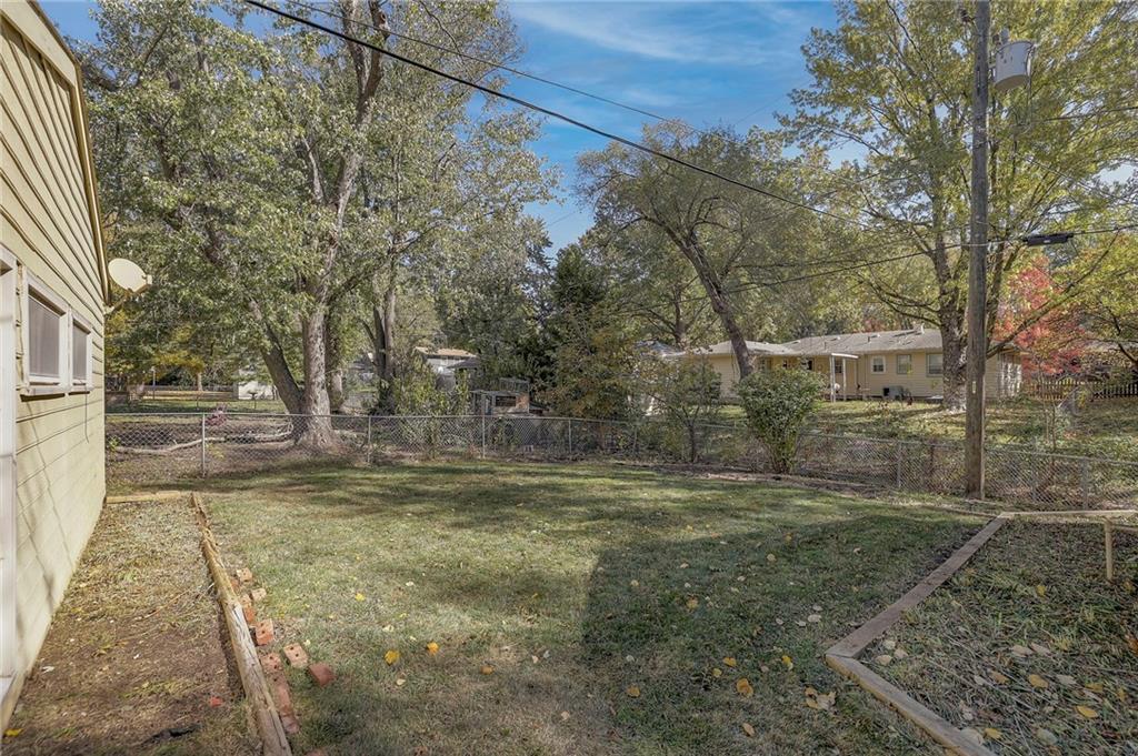 619 NW Fair Lane — photo 31