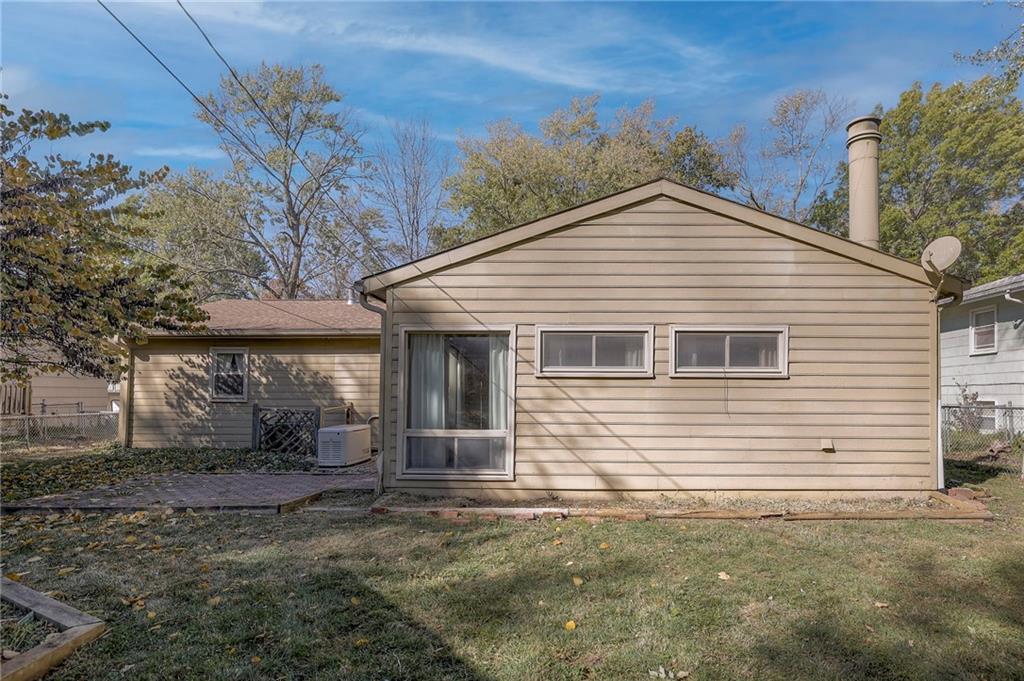 619 NW Fair Lane — photo 32