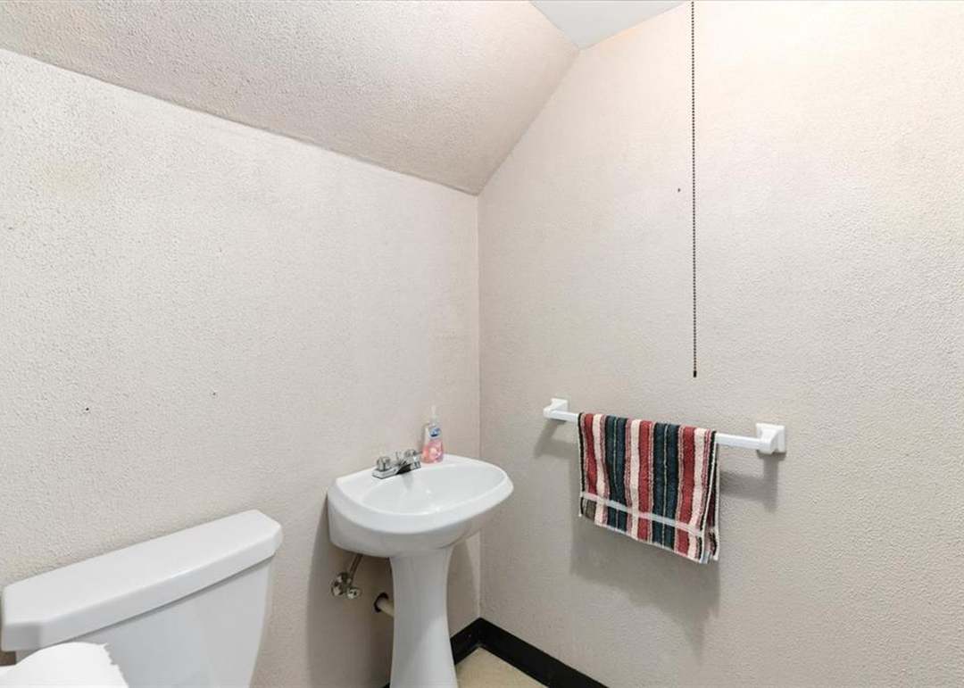 3424 S Norton Avenue — photo 3