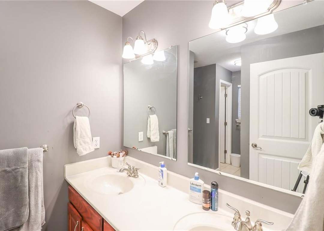 1215 Nottingham Drive — photo 7