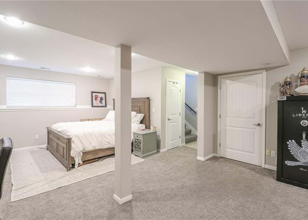 1215 Nottingham Drive — photo 29