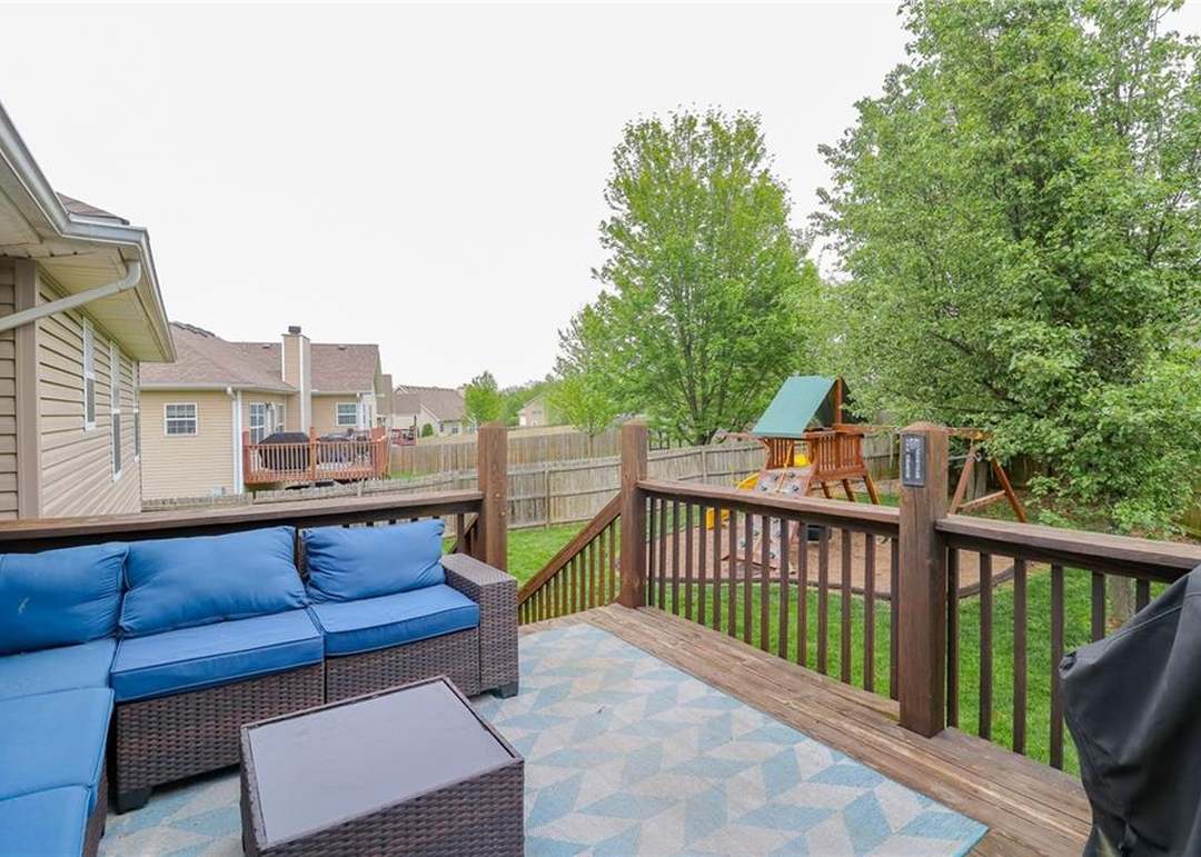 1215 Nottingham Drive — photo 32