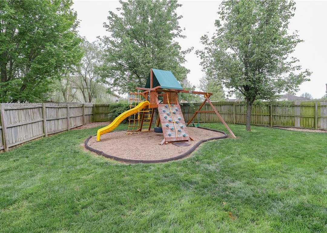 1215 Nottingham Drive — photo 36