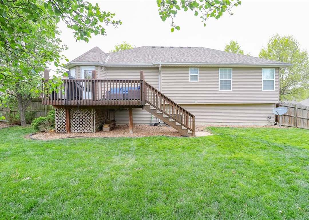 1215 Nottingham Drive — photo 37