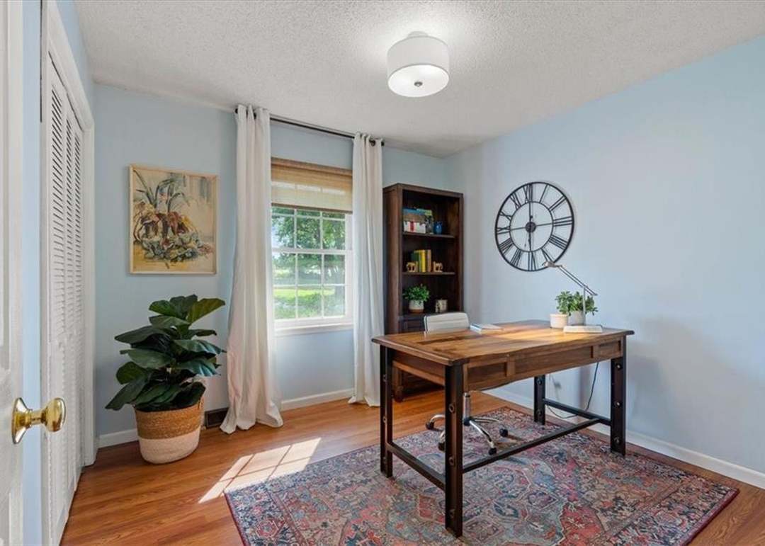 16906 Barry Lane — photo 4