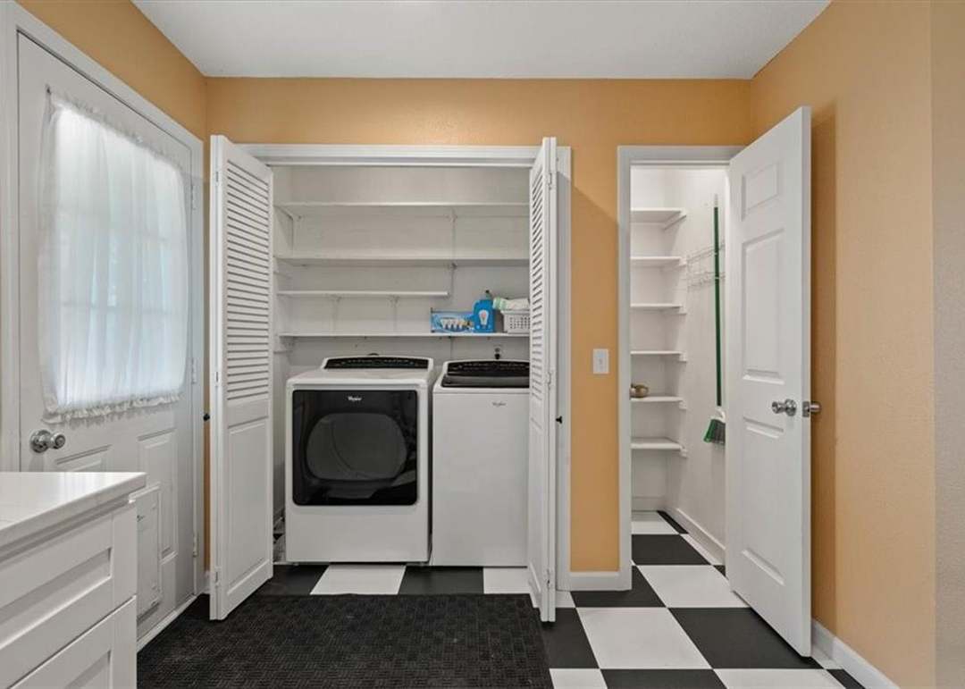 16906 Barry Lane — photo 14