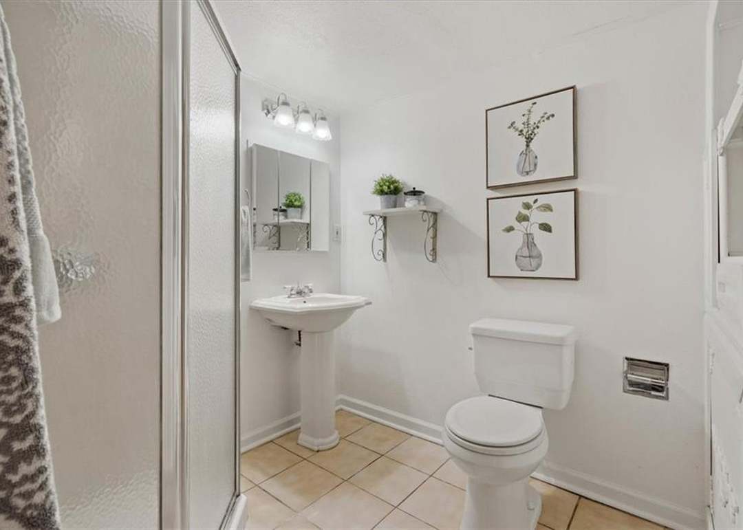 16906 Barry Lane — photo 24