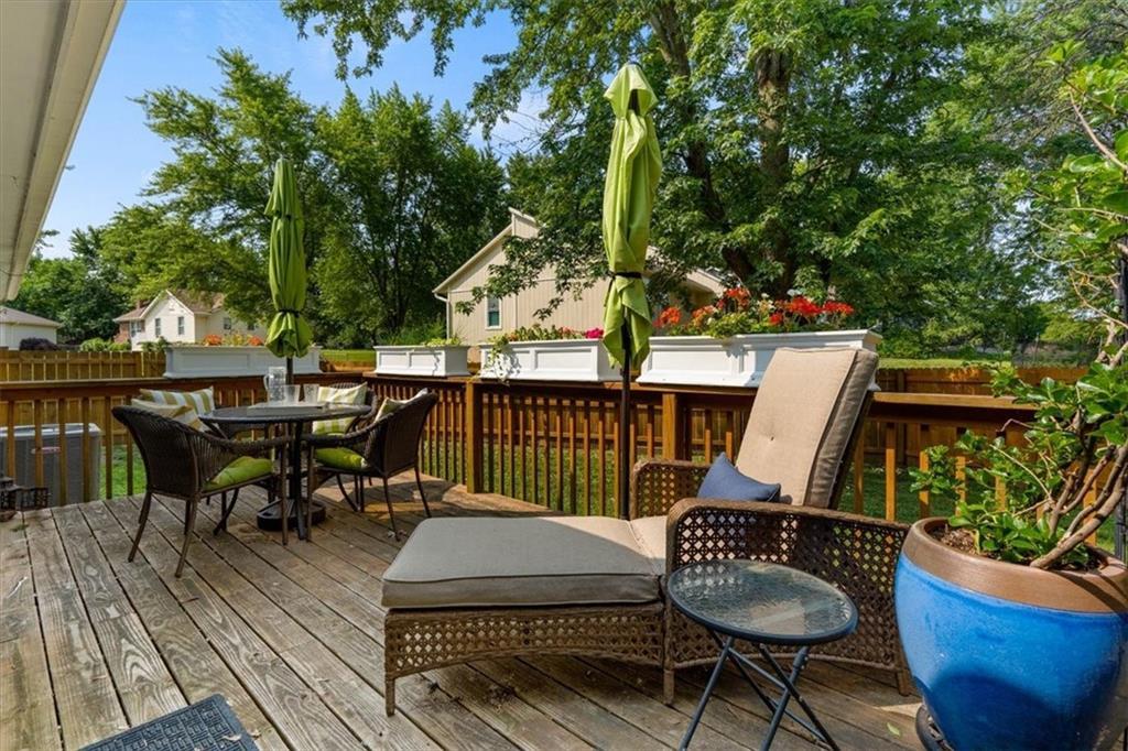 16906 Barry Lane — photo 27