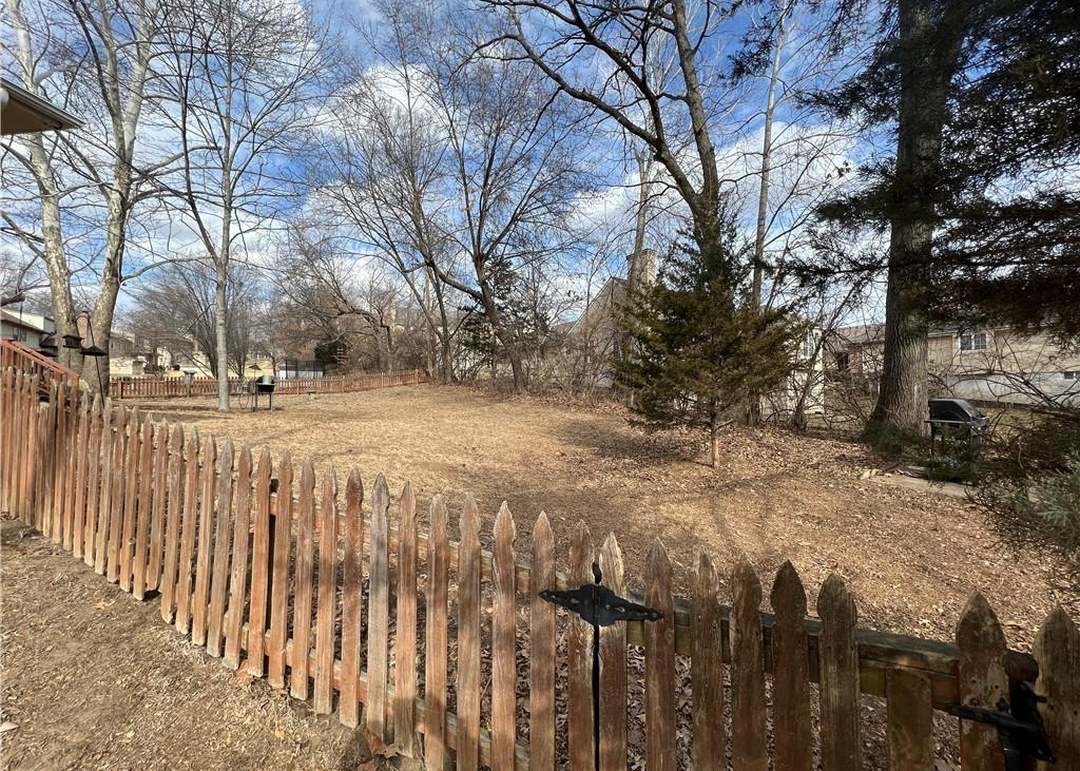 10009 Madison Avenue — photo 12