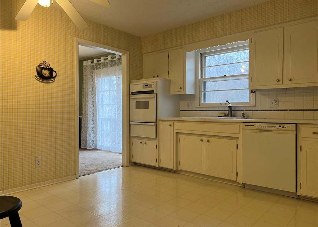 10009 Madison Avenue — photo 21