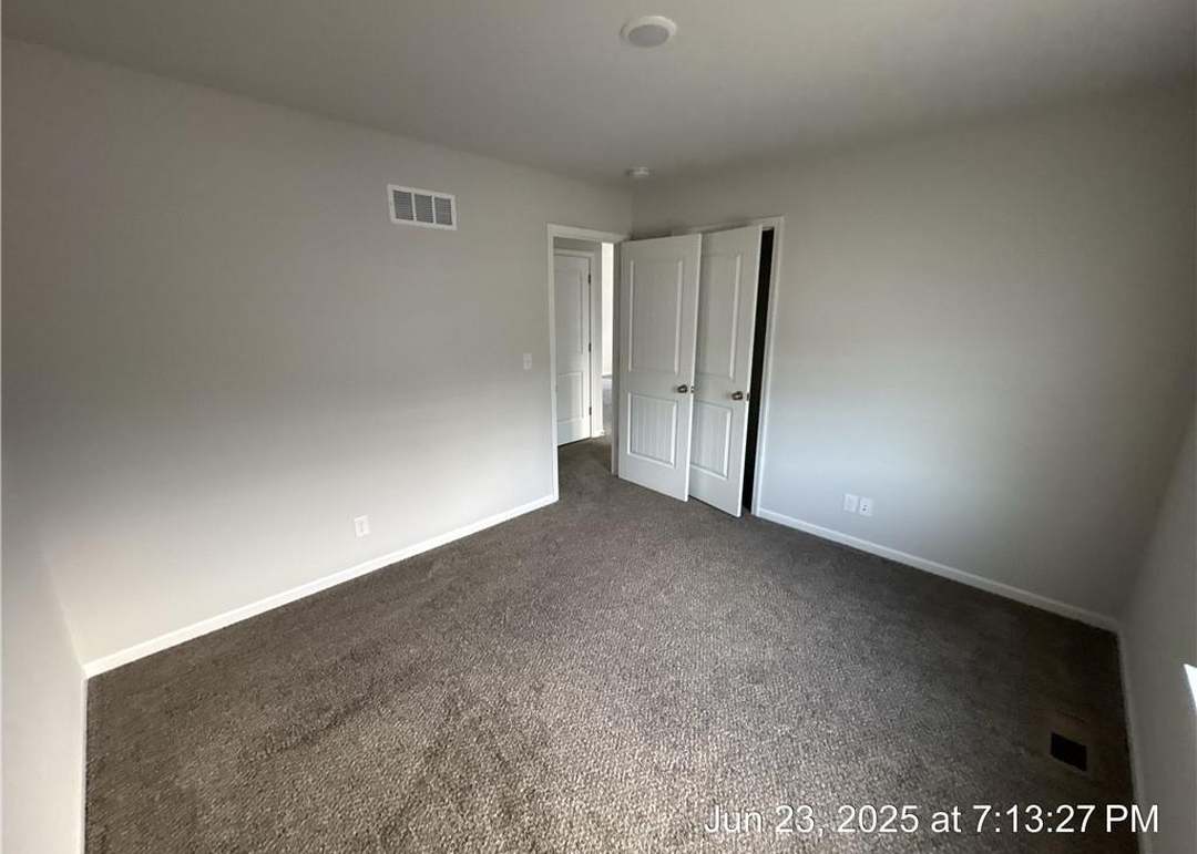 738 Connor Street — photo 7