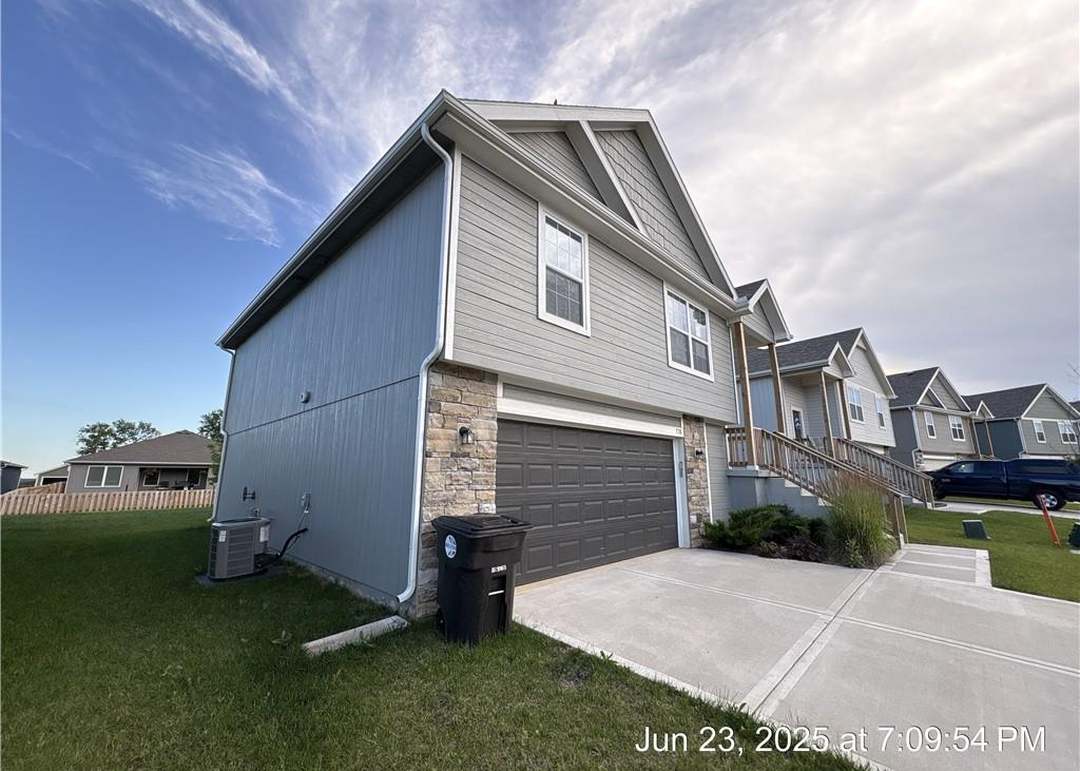738 Connor Street — photo 8