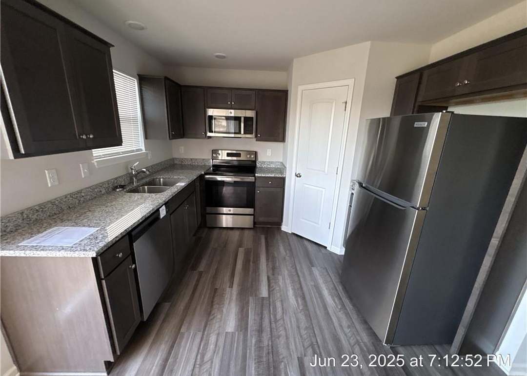 738 Connor Street — photo 12