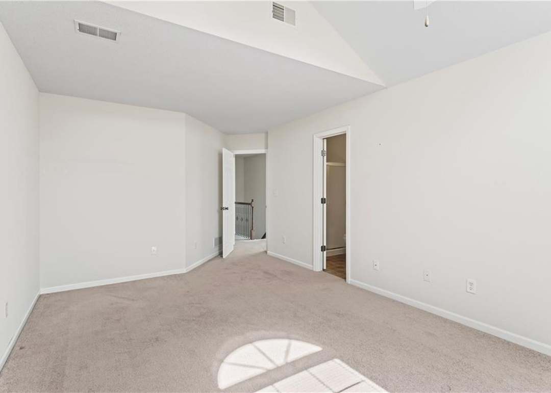 1309 NW Hidden Ridge Circle — photo 5