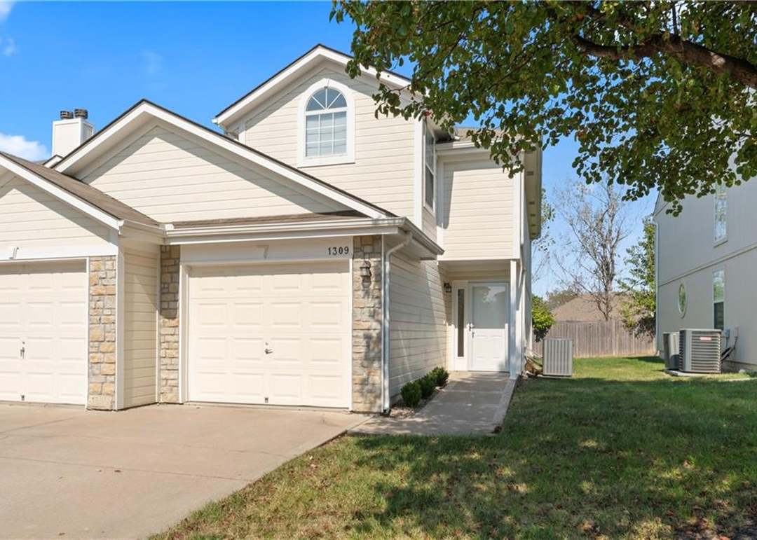 1309 NW Hidden Ridge Circle — photo 8